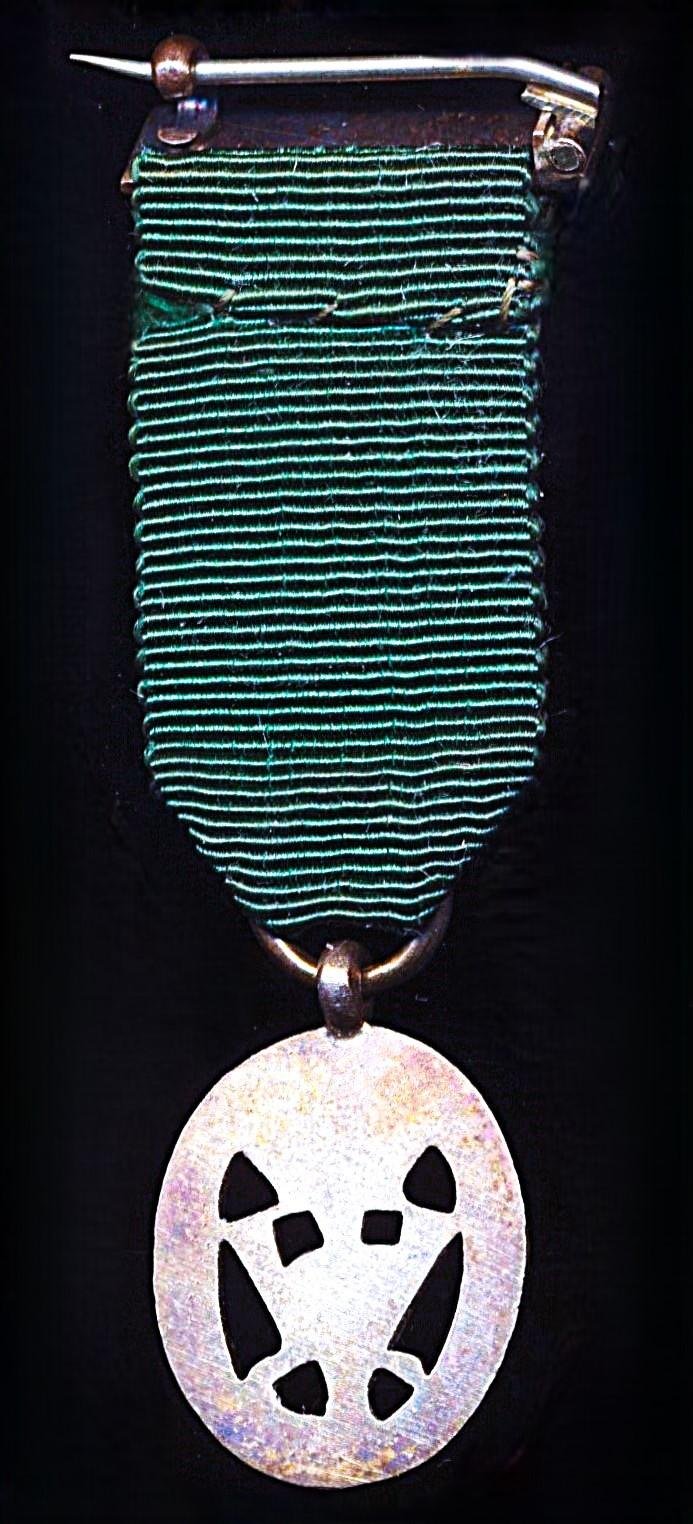 Volunteer Decoration (India and Colonies). With VRI obverse cypher and the riband complete with the integral silver top brooch bar (with pin and clasp fittings) — image 4