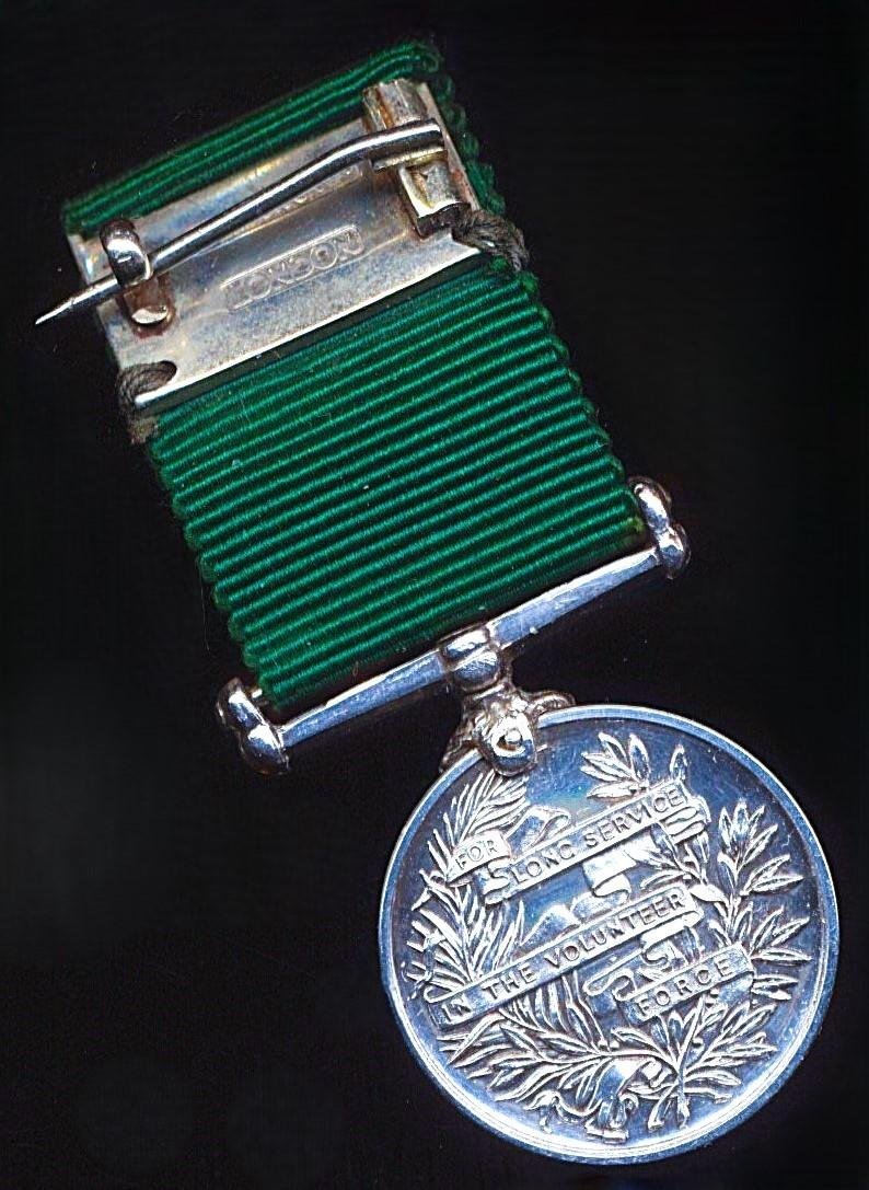 Miniature Volunteer Force Long Service Medal EDVII issue. As awarded to United Kingdom volunteers — image 2