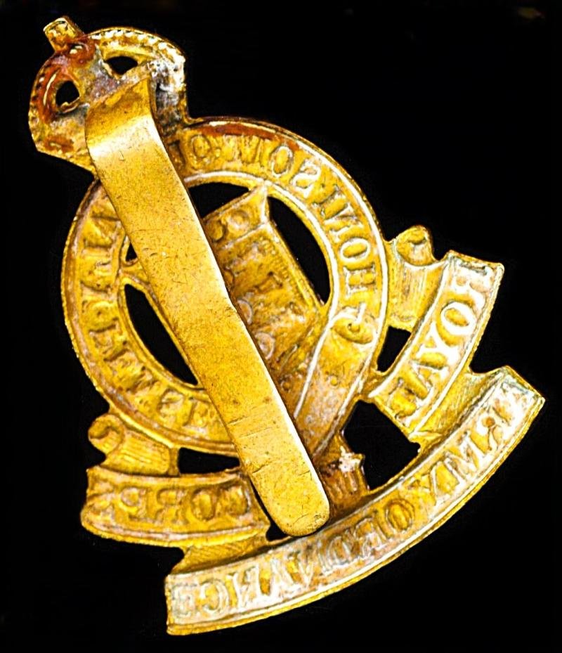 British Army: Royal Army Ordnance Corps. Kings Crown gilding metal cap badge (as worn 1918-47) — image 2