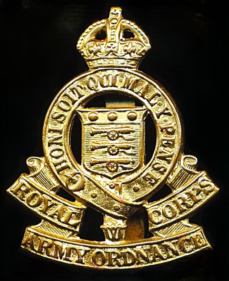 British Army: Royal Army Ordnance Corps. Kings Crown gilding metal cap badge (as worn 1918-47) — image 3
