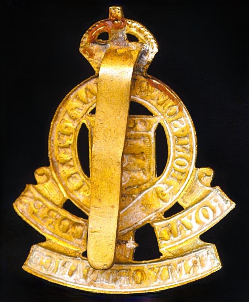 British Army: Royal Army Ordnance Corps. Kings Crown gilding metal cap badge (as worn 1918-47) — image 4