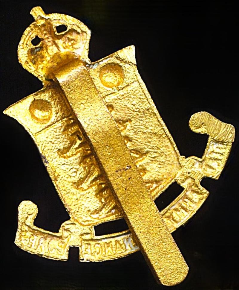 British India: Indian Army Ordnance Corps. King's crown gilding metal cap badge (as worn 1922-47) — image 2