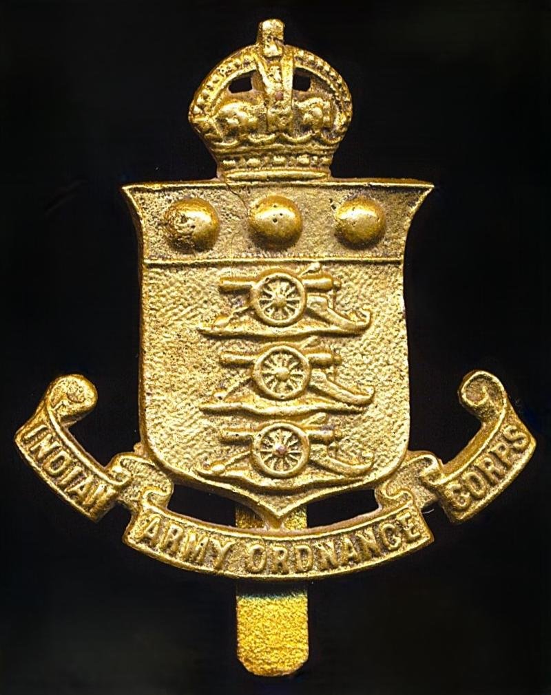 British India: Indian Army Ordnance Corps. King's crown gilding metal cap badge (as worn 1922-47) — image 3