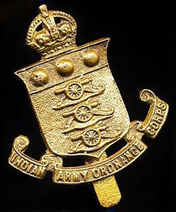 British India: Indian Army Ordnance Corps. King's crown gilding metal …