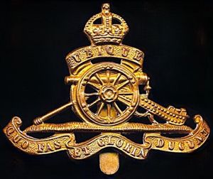 Royal Regiment of Artillery: Kings Crown gilding metal full-size cap …
