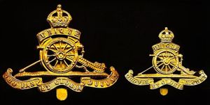 Royal Regiment of Artillery: Kings Crown gilding metal reduced-size cap …