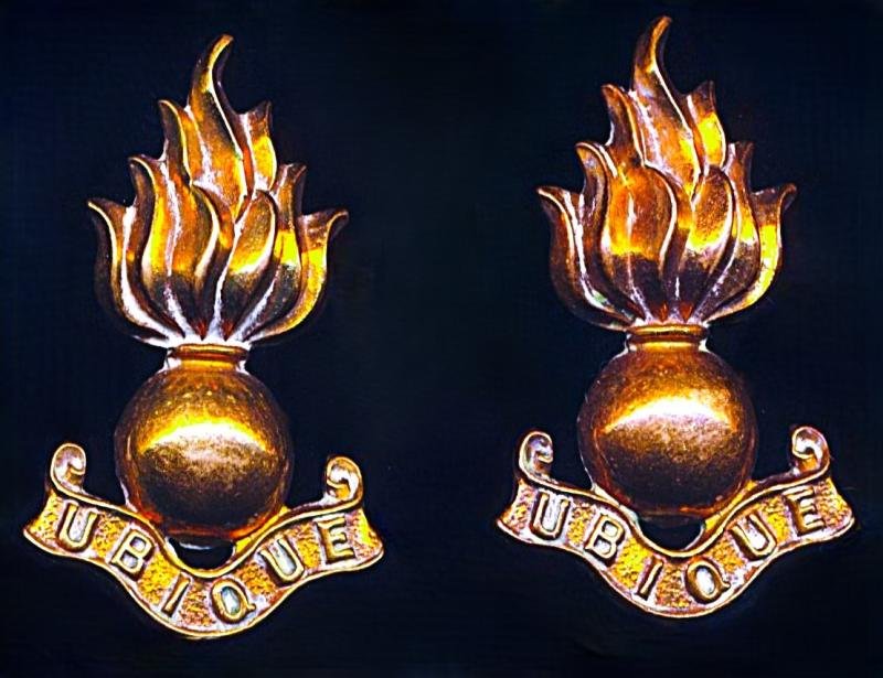 Royal Regiment of Artillery: Pair of small reduced size gilding metal 'Grenade' collar badges with scroll 'Ubique' (also worn solo on Beret) — image 2