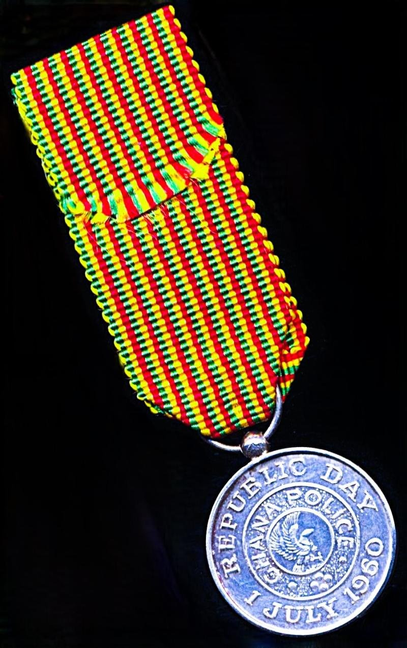Ghana: Republic Day Medal 1960. 'Police' reverse. Miniature medal — image 3