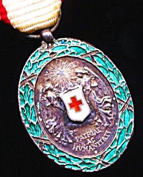 Austria (Imperial): The Medal for Services to the Red Cross. Silver grade with 'War Decoration' 1914-18. Miniature medal — image 2