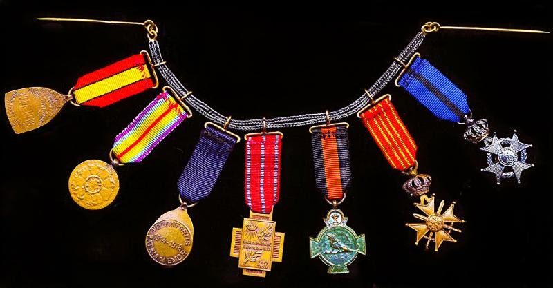Belgium: An un-attributed contemporary Great War multi-decoration miniature medal group of 7: — image 2