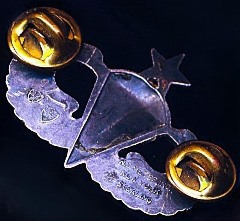 United States: Senior Parachutist Badge. Sterling silver marked regulation size. Circa 1950-1968 — image 2