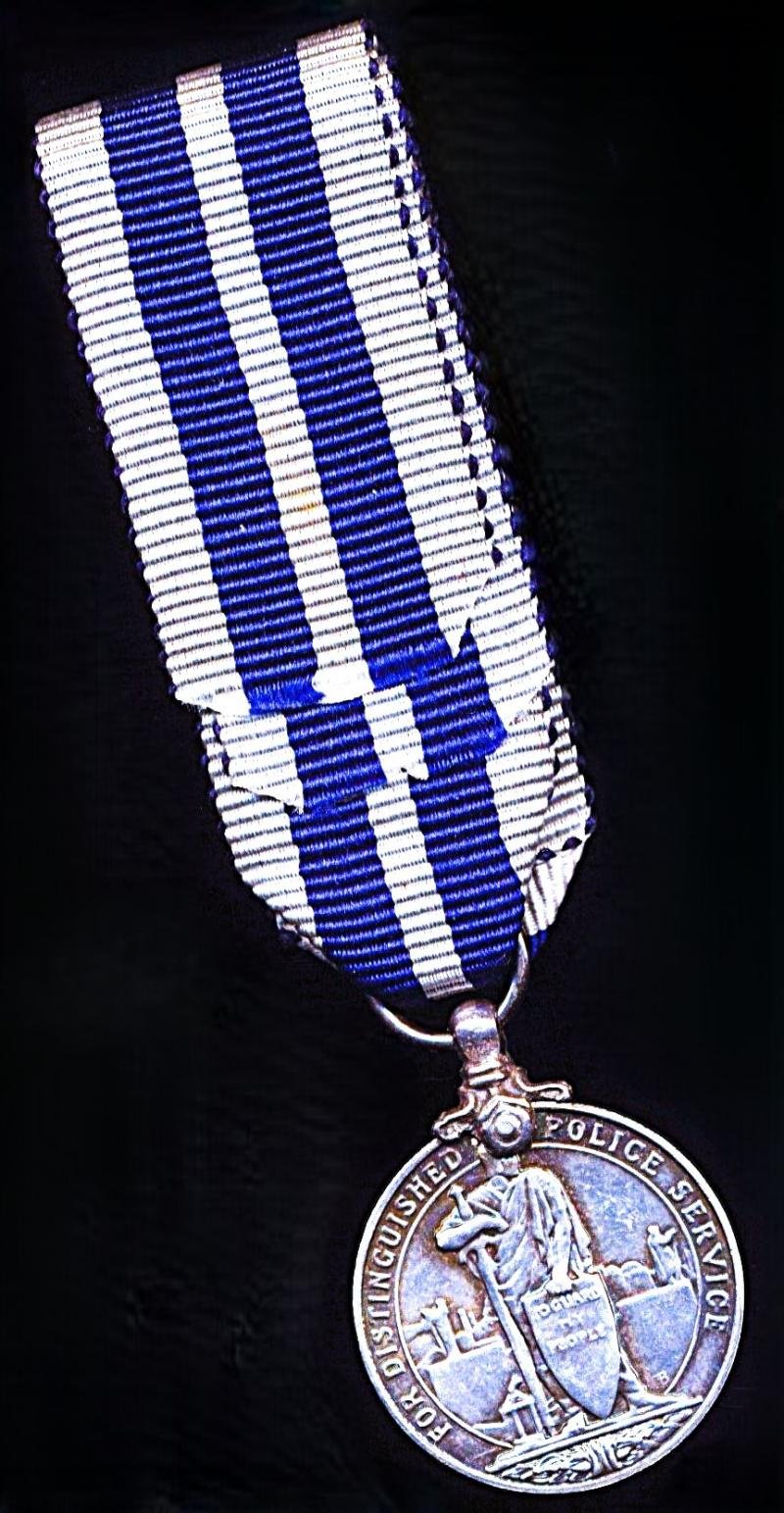United Kingdom: Queen's Police Medal. EIIR issue (circa 1954-2022) — image 3