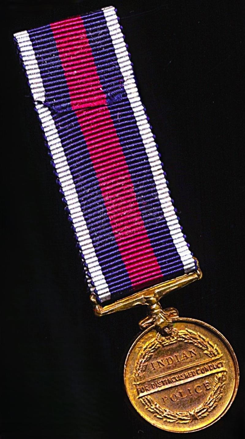 British India: Indian Police Medal. GV issue. 'For Distinguished Conduct' (circa 1932-1936) — image 3