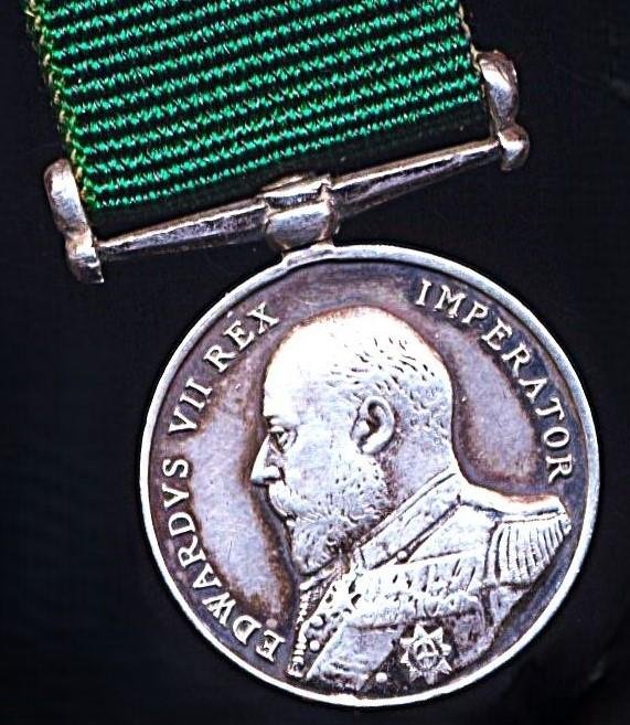 United Kingdom: Volunteer Force Long Service Medal EDVII issue. Variant type with the King-Emperor wearing 'Naval Admiral's Uniform'. As awarded to United Kingdom volunteers — image 2
