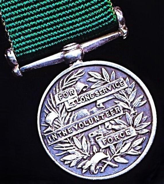 United Kingdom: Volunteer Force Long Service Medal EDVII issue. Variant type with the King-Emperor wearing 'Naval Admiral's Uniform'. As awarded to United Kingdom volunteers — image 4
