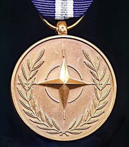 North Atlantic Treaty Organisation (NATO ): Non-Article 5 Medal (1st type riband) with clasp 'Non-Article 5' — image 2