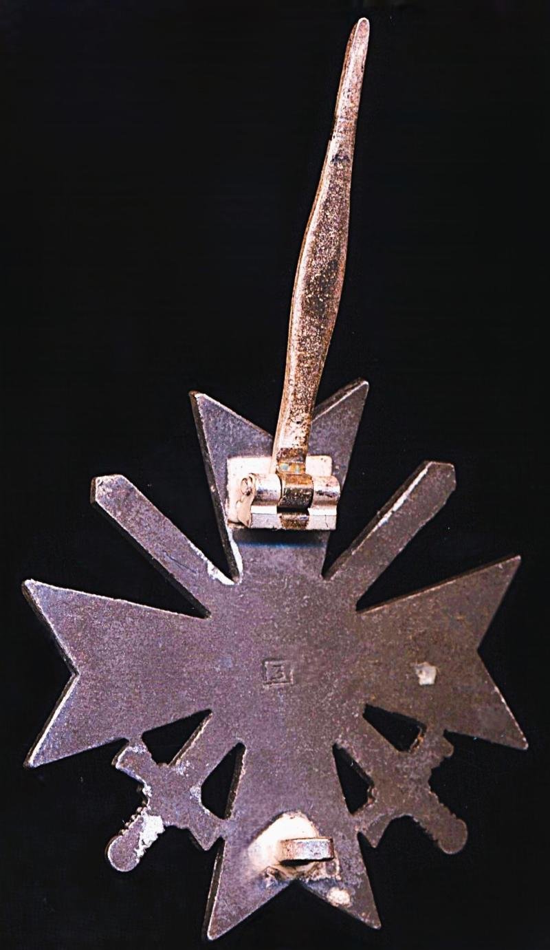 Germany (Third Reich): War Merit Cross (Kriegsverdienstkreuz). 1st Class breast badge. With swords. Maker marks for 'Wilhelm Deumer' — image 3
