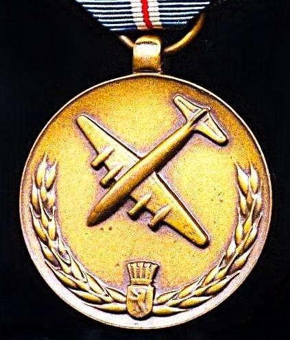United States: Medal for Humane Action (Berlin Airlift 1949) — image 2