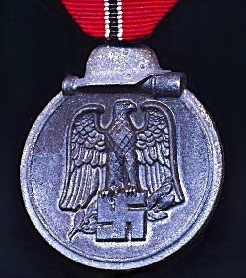 Germany (Third Reich): Winter Battle in the East 1941-2 (Ostmedaille). With maker mark '55'. Popularly referred to as the 'Eastern Front Medal', or 'Winter War Medal' — image 2