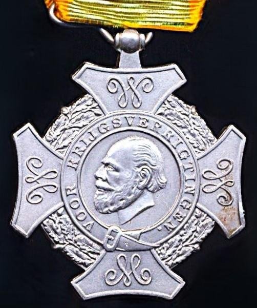 Netherlands Expeditions Cross (Expeditie-Kruis). 2nd Type Portrait Obverse. With 2 x clasps (or 'Gespen'). 'Timor 1911-'14' & ' W.Afd. Borneo 1912-'14' — image 2