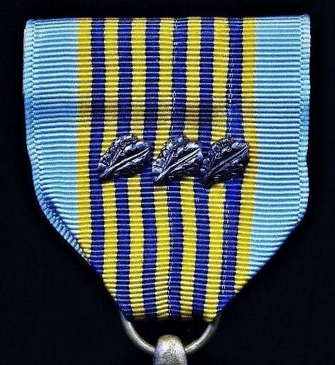 United States: Airman's Medal. With 3 x Bronze Oakleaf Cluster devices. Circa 1990-2005 — image 3