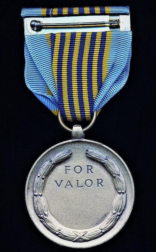 United States: Airman's Medal. With 3 x Bronze Oakleaf Cluster devices. Circa 1990-2005 — image 4