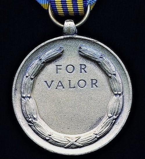United States: Airman's Medal. With 3 x Bronze Oakleaf Cluster devices. Circa 1990-2005 — image 5