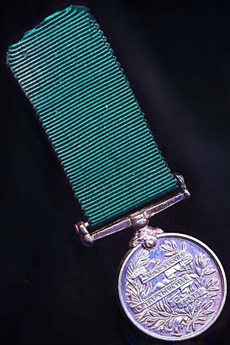 Volunteer Force Long Service Medal (India & Colonies - Imperial issue). Victoria issue with 'Victoria Regina et Imperatrix' legend — image 3