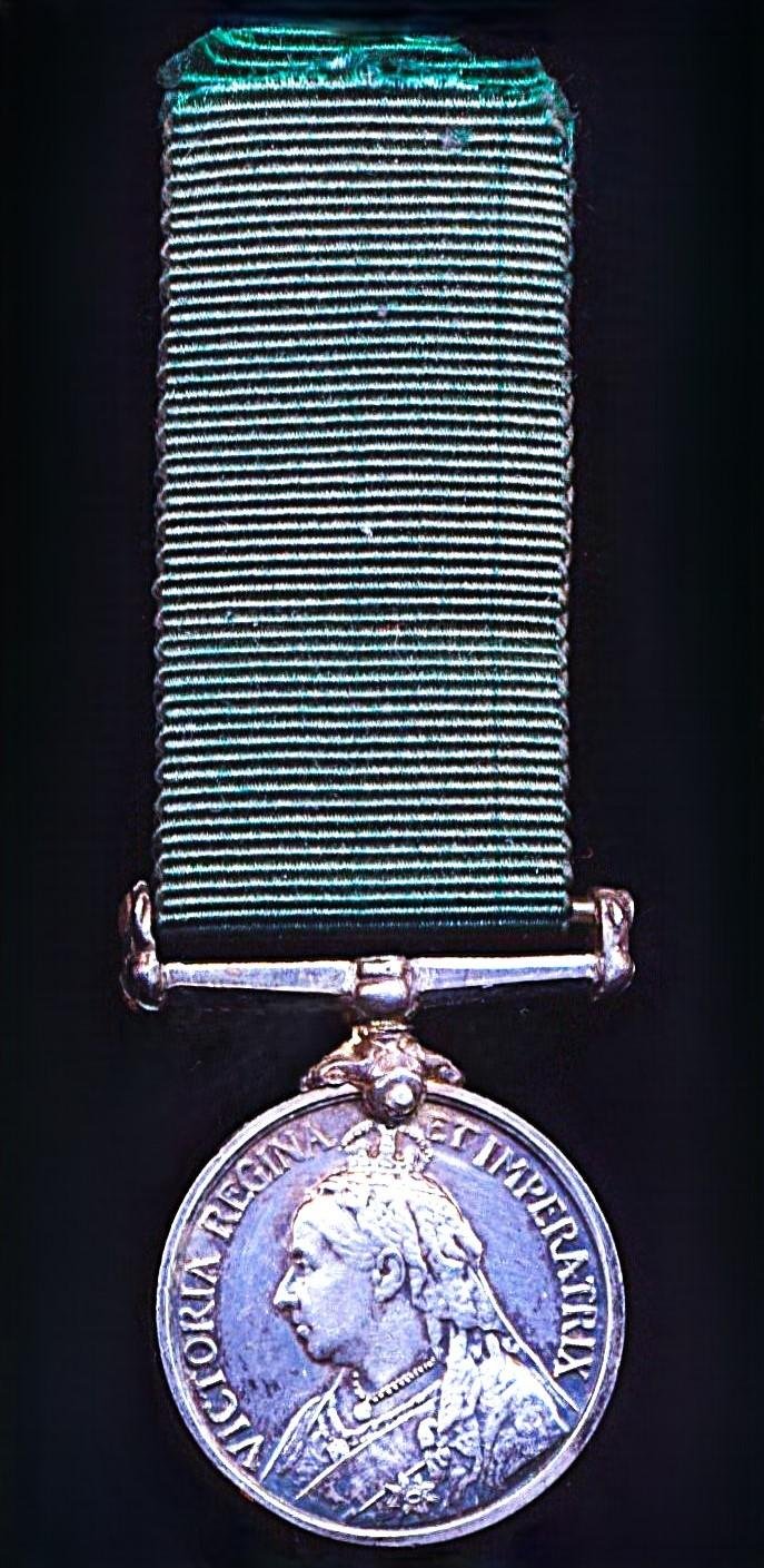 Volunteer Force Long Service Medal (India & Colonies - Imperial issue). Victoria issue with 'Victoria Regina et Imperatrix' legend — image 5