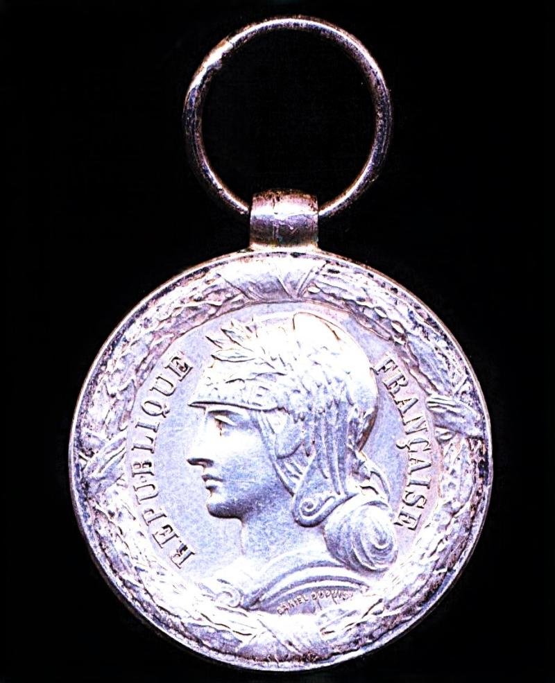 France: Tonkin Campaign Medal 1883-85 (Medaille Du Tonkin). Army issue reverse, with six campaign honours — image 2