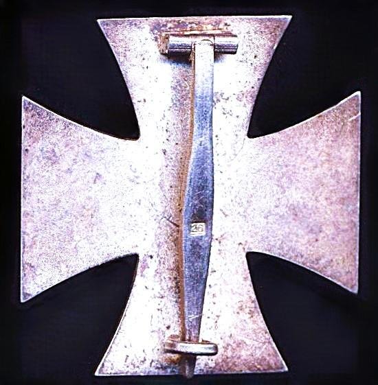 Germany (Third Reich): Iron Cross 1st Class (Eisernes Kreuz 1. Klasse , or EK1) '1939'. With maker marks '26' — image 2