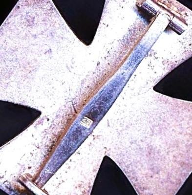 Germany (Third Reich): Iron Cross 1st Class (Eisernes Kreuz 1. Klasse , or EK1) '1939'. With maker marks '26' — image 3