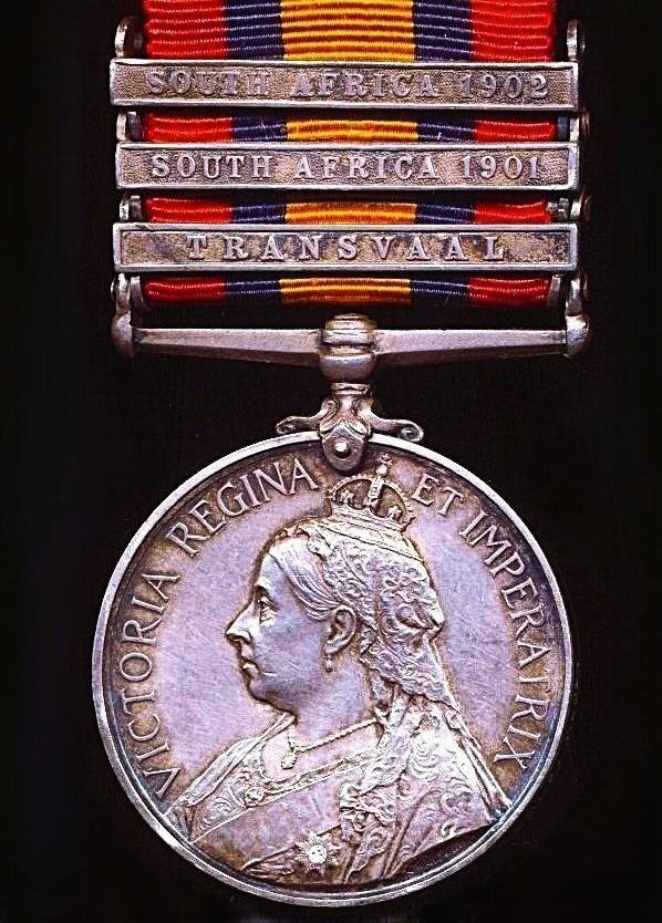 Queen's South Africa Medal 1899-1902. Silver issue with 3 x clasps 'Transvaal', 'South Africa 1901' & 'South Africa 1902' (6953 Pte. A.E Etheridge. Vol. Coy. W. York. Regt.) — image 2