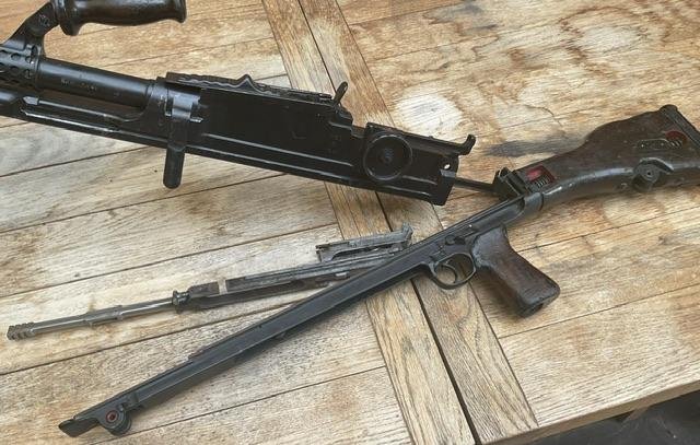 Cut away Bren — image 7