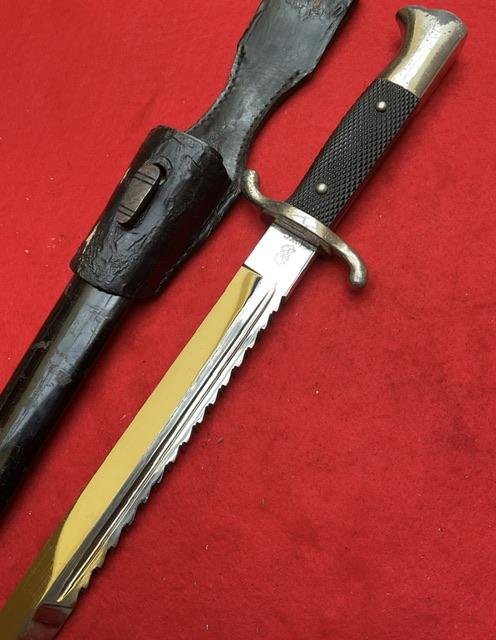 German saw back fire bayonet. — image 7
