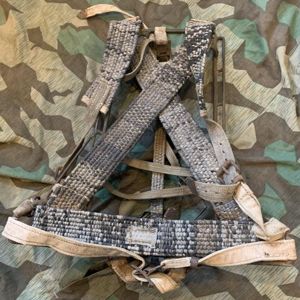 Late war Tragegestell 43 with Ersatz straps