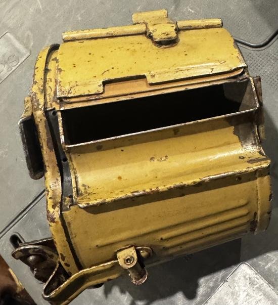 Original Tan Overpaint MG34/42 Gurttrommel Drum — image 2