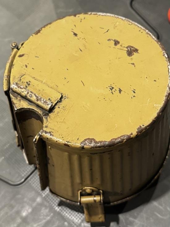 Original Tan Overpaint MG34/42 Gurttrommel Drum — image 3