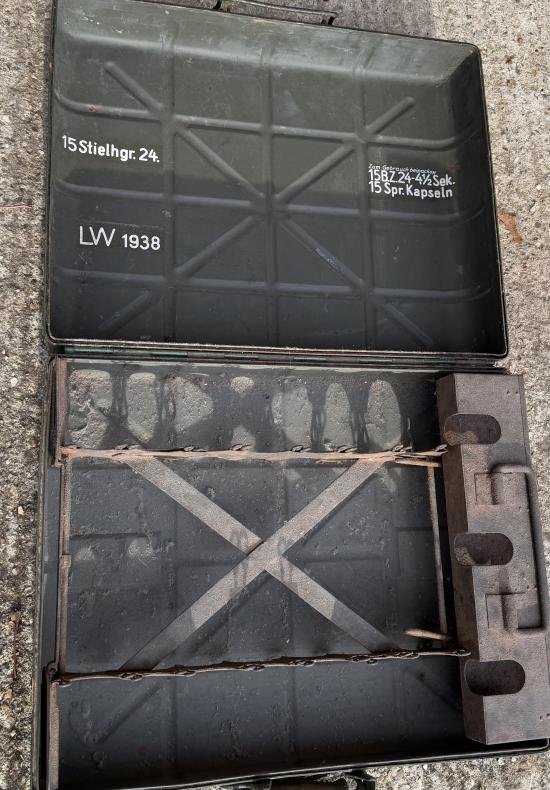 WW2 German M24 Stick grenade box with rack — image 4