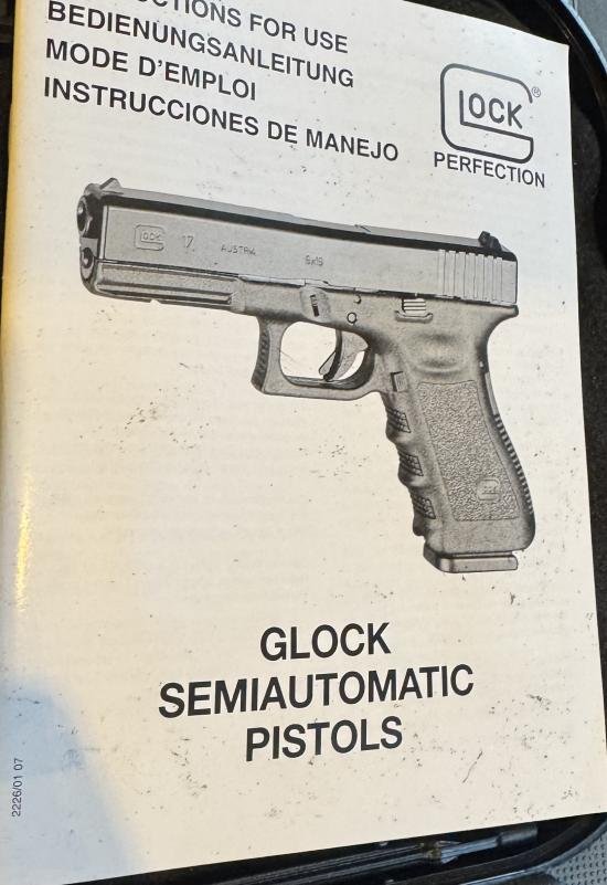 Deactivated Glock 17 — image 4