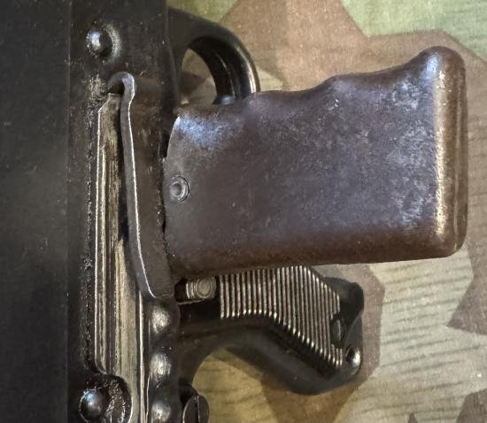 Extremely rare 1st Pattern MG42 dated 1942 — image 8