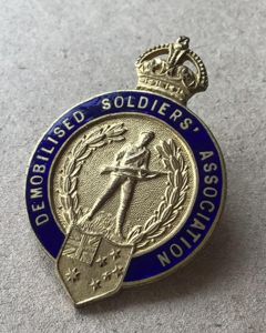 Australia WW1 Demobilised Soldiers Association Lapel Badge