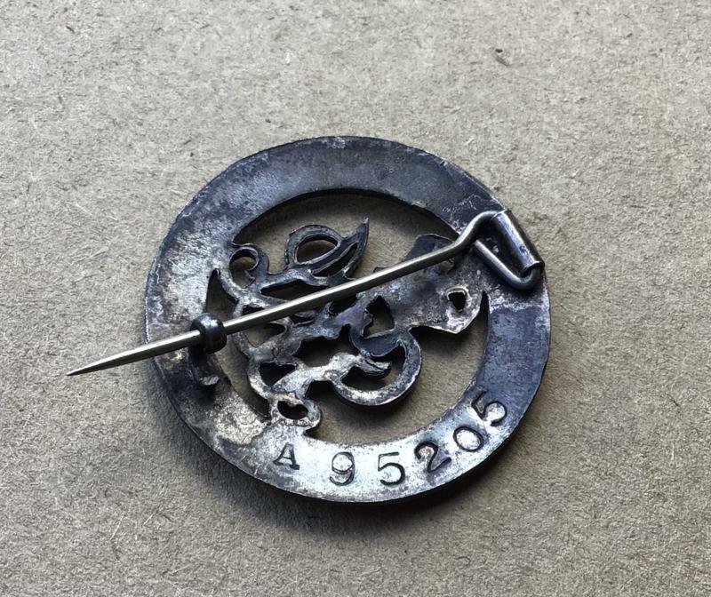 WW1 Australian Silver War Badge - Medically Discharged — image 2
