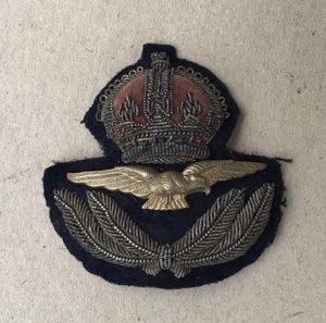 WW2 RAAF Officers Hat Badge.