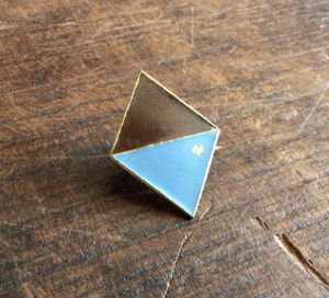 WW1 27th Bn Colour Patch Lapel Badge