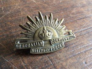 WW1 'Tiptaft' Made Rising Sun Collar Badge