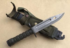 Australian Army Issue M9 'Buck Knife' for the Steyr Aug …