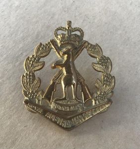 1953-60 Royal Australian Regiment Hat Badge