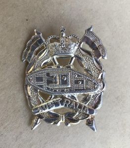 1953-60 Royal Australian Armoured Corps Hat Badge