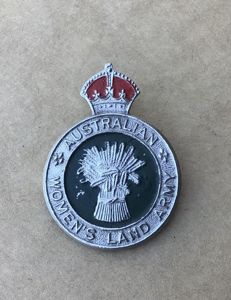 WW2 Australian Womens Land Army Hat Badge